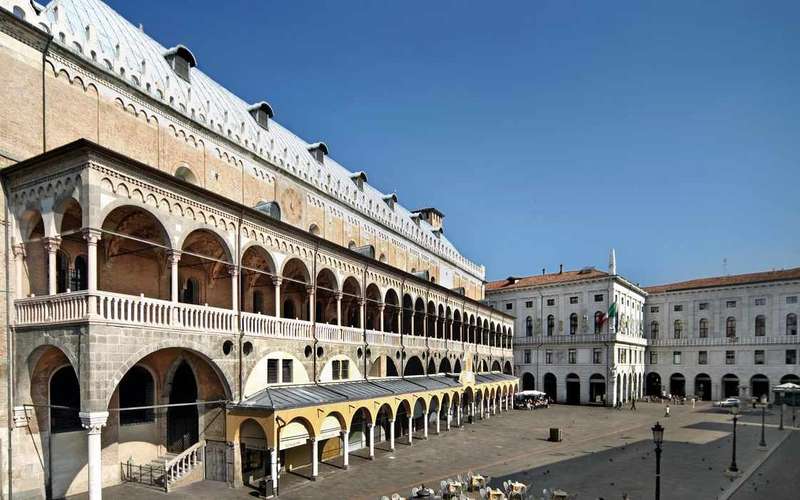 Wandeltour met proeverij bij Caffè Pedrocchi in Padua