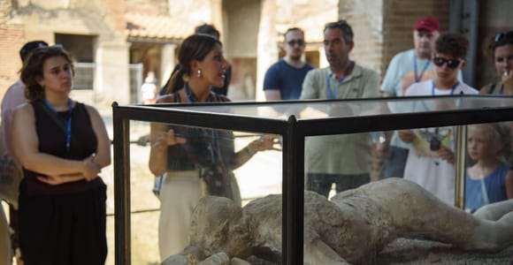 Retrocede en el tiempo: tour guiado a Pompeya con recogida en Nápoles.