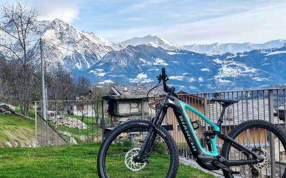 Aluguel de e-bike com suspensão total em Aosta, por um dia