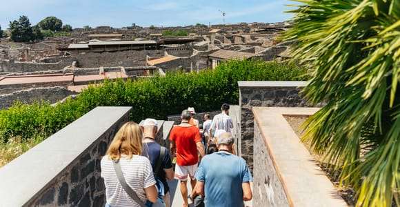 Desde Nápoles: Excursión de un Día a las Ruinas de Pompeya y el Vesubio