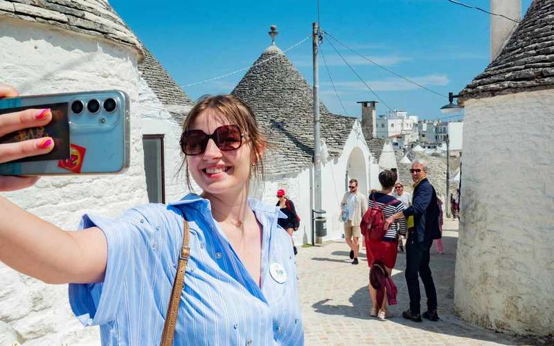 Alberobello: History Walking Tour with Trullo Home Visit