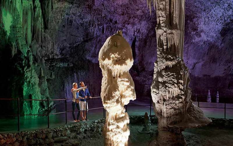 Postojna Cave and Predjama Castle: Train and Guide