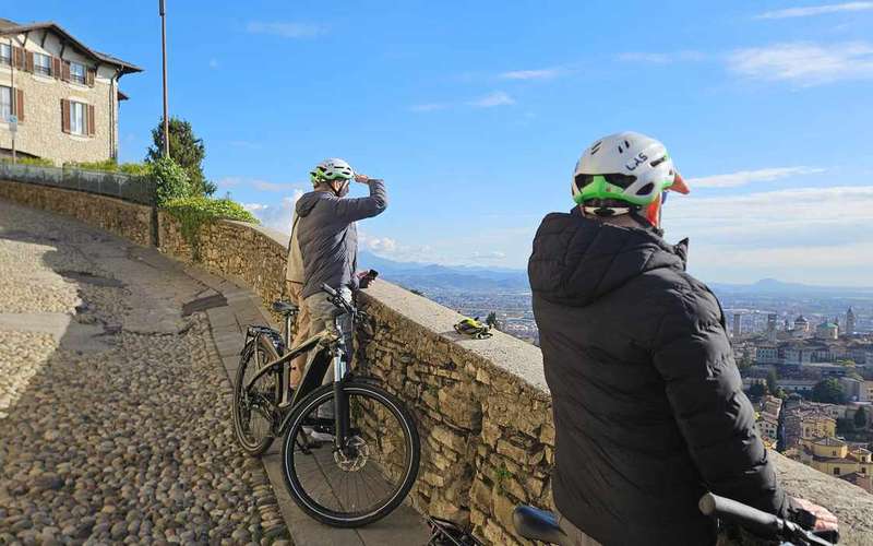 Elektromos kerékpáros túra Bergamóban: Felső város és Parco dei Colli