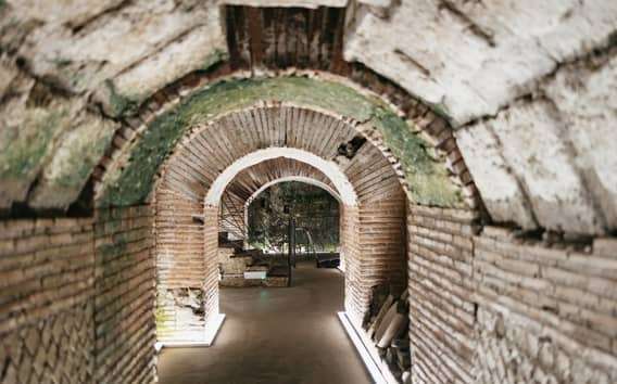 Napoli Sotterranea tour guidato: acquedotto e teatro romano