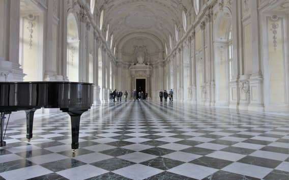 Входной билет в La Venaria Reale и экскурсия на автобусе Hop-on Hop-off