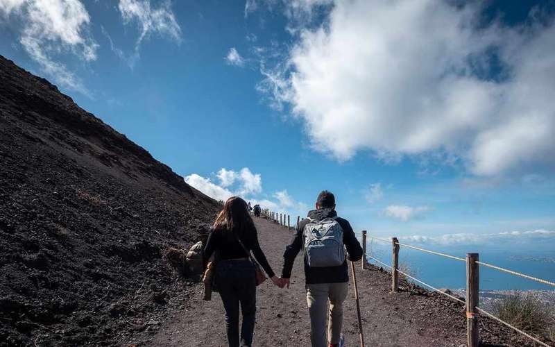 Sorrentóból: Pompei és a Vezúv vezetett túrája ebéddel