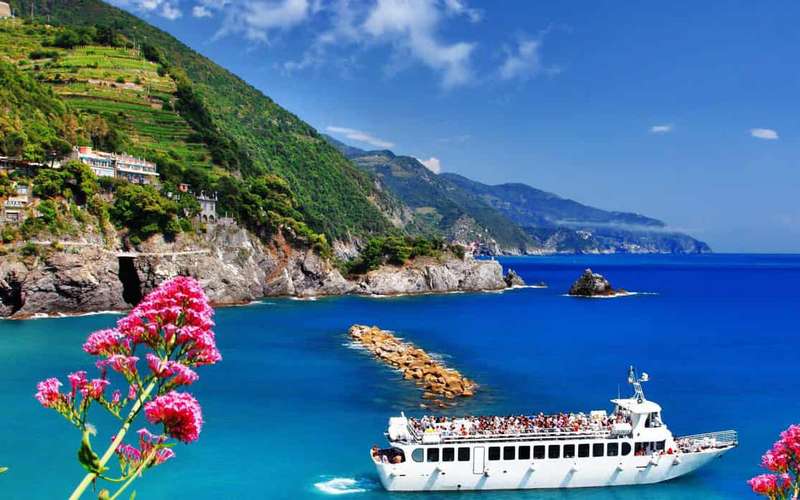 Cinque Terre kis csoportos kirándulása minibusszal Luccából