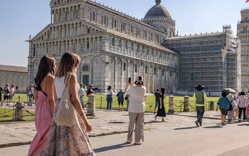 Pisa, Siena, San Gimignano egynapos kirándulás Chianti-panorámákkal