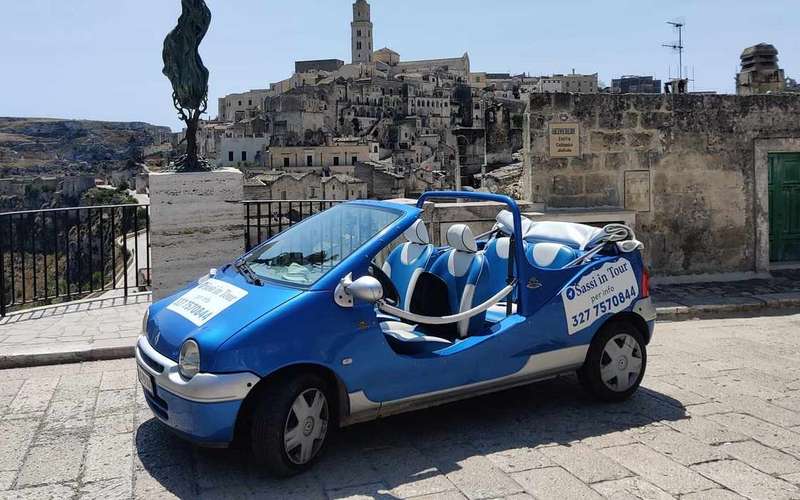 Sassi di Matera-túra Twingo kabrióval, nyitott tetővel