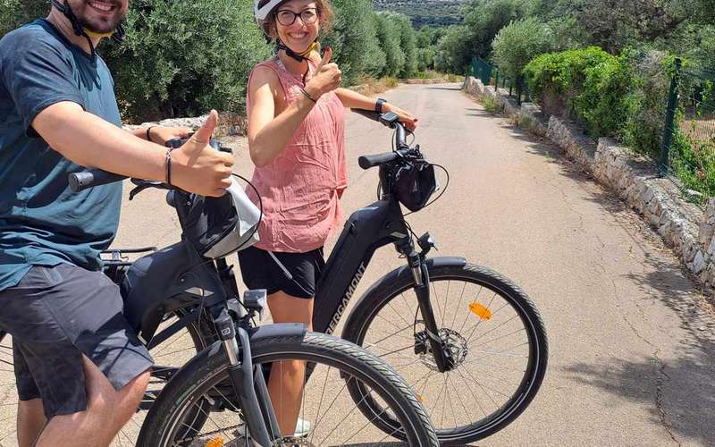 Ostuni: Guided e-bike tour + countryside tasting stop