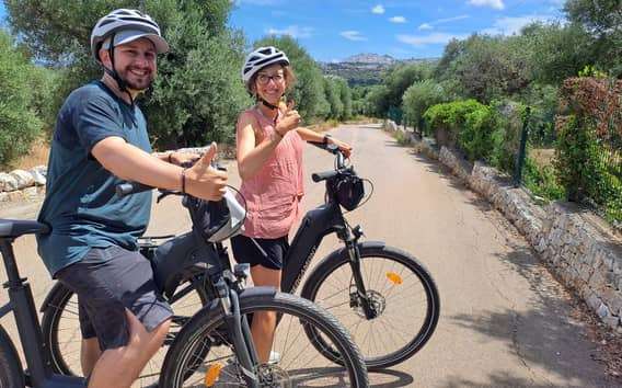 Ostuni: Guided e-bike tour + countryside tasting stop