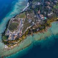 Giro in barca a Sirmione: la penisola vista dal lago