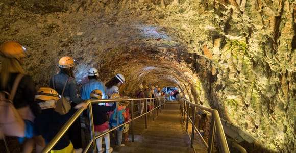 Da Bari: Visita delle Grotte di Castellana e di Polignano a Mare