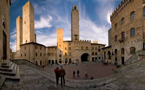 San Gimignano e Volterra: excursão de um dia saindo de Siena