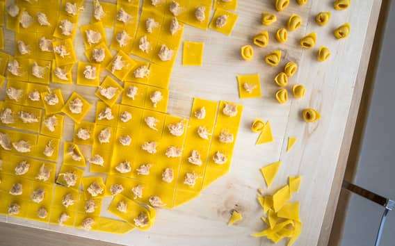 Parma: lezione privata di preparazione della pasta a casa di un locale