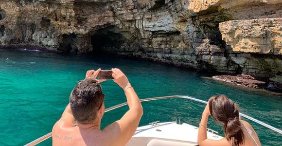 Polignano a Mare: Tour en barco cueva con aperitivo