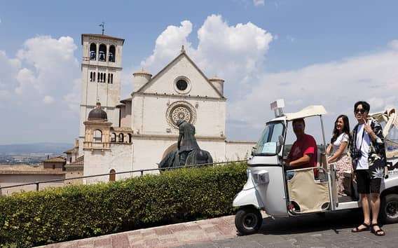 Tuk Tuk Tour Assisi in der Ape Calessino mit Panorama
