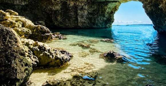 Otranto, recorrido en lancha neumática con paradas para bañarse y aperitivo