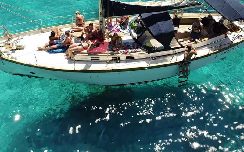 Catania: hajókirándulás aperitivóval, proseccóval és snorkelinggel