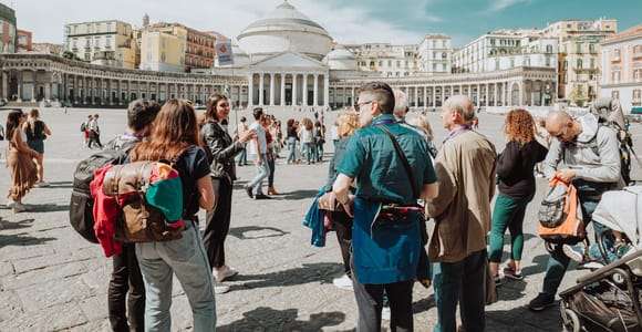 Napoli: Palazzo Reale e Quartieri Spagnoli Tour per piccoli gruppi