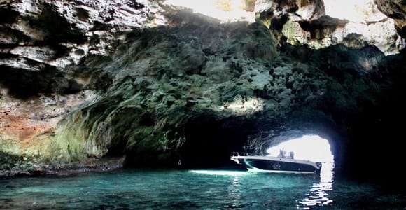 Polignano a Mare: rejs statkiem, pływanie i jaskinia z aperitifem