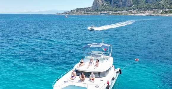 Palermo: tour diario en catamarán con almuerzo y snorkel incluidos.