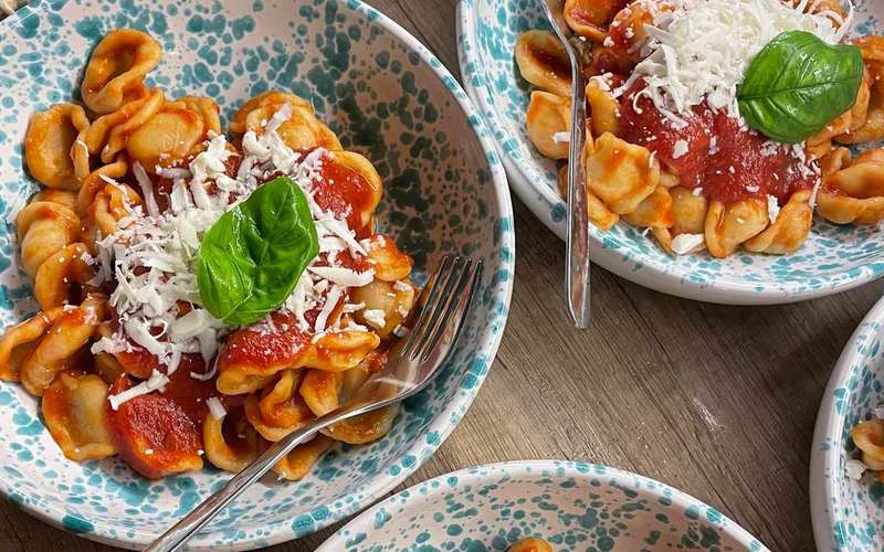 Orecchiette cooking class in Casarano in the garden of Casa Cavalera