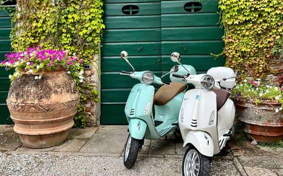 Explora las colinas de Lucca en Vespa 125 Primavera