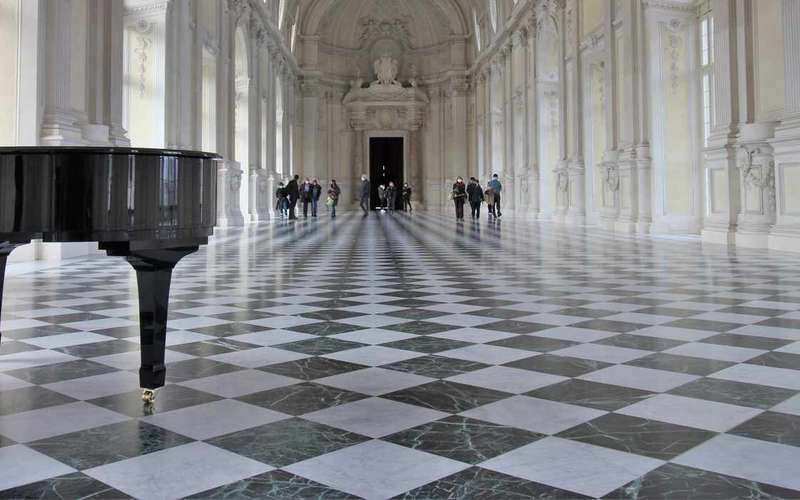 La Venaria Reale belépőjegy és hop-on hop-off buszos városnézés