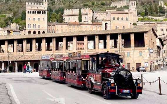 Gubbio im Panoramazug: Rundfahrt mit Audioguide