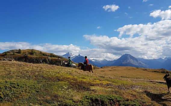 Passeio a cavalo em Saint-Pierre e Vetan, Vale de Aosta