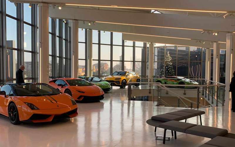 Ferrari Múzeum, Lamborghini és Pagani múzeumok + gyárlátogatás + ebéd