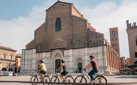 Radtour durch Bologna: Altstadt, Giardini Margherita und Kanäle