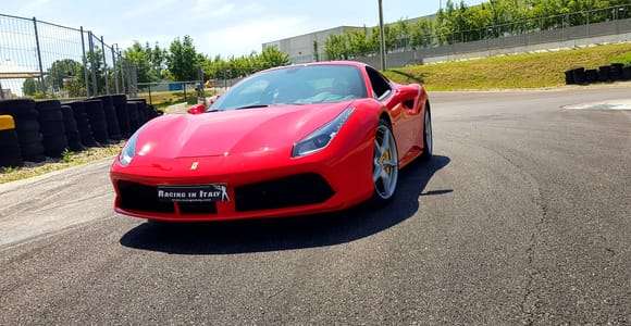 Milan : Essayez de conduire une Ferrari 488 sur une piste de course