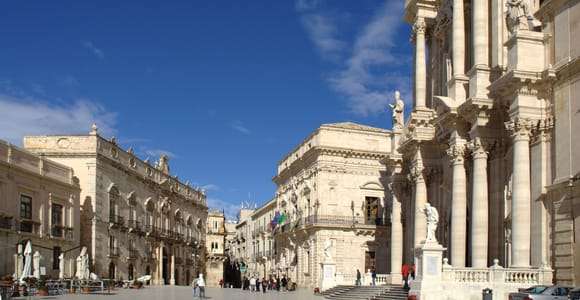 Da Taormina: escursione guidata di un giorno a Siracusa e Noto in autobus