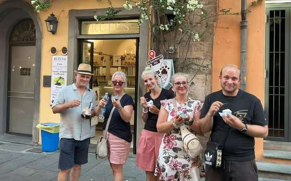 Street food w Pizie: cecina, pecorino i Borgo Stretto
