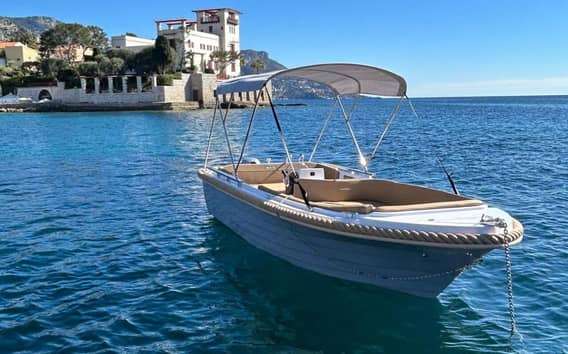 Beaulieu-sur-Mer: alquiler de barco sin necesidad de licencia