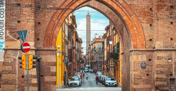 Bologna: Reise durch die Zeit Private Guided Walking Tour