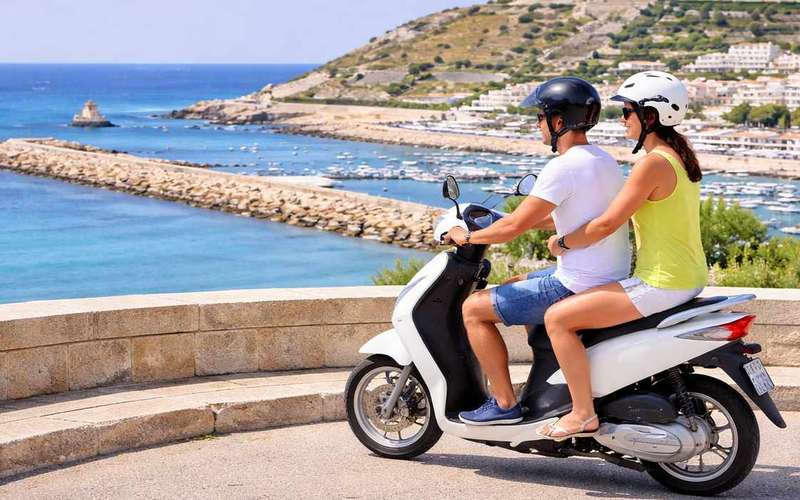 Torre Vado: Scooter Tour along the Salento Coast with a Local Guide