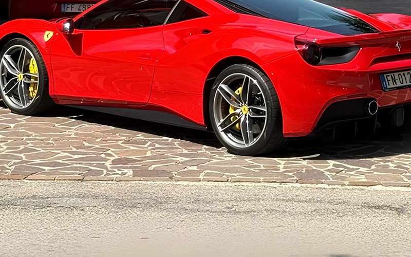 Ferrari 488 próbavezetés Maranellóban: Kétüléses Spider