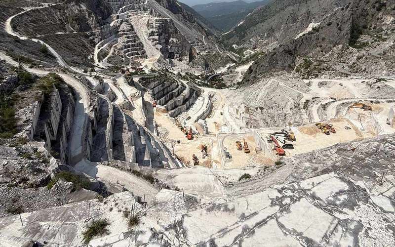 Offroad-Tour Marmorbrüche Carrara im Geländewagen