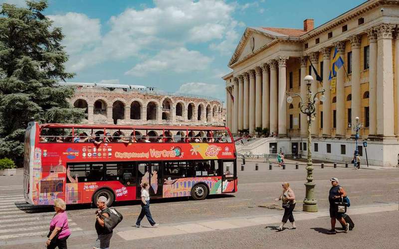 Verona Hop-on Hop-off Bus with Two Routes