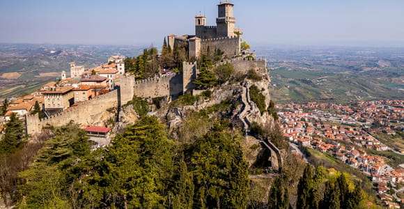 Visite privée du centre historique de Saint-Marin avec guide touristique