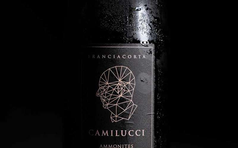 Degustace šumivých vín ve Franciacortě: tři sklenky Ammonites