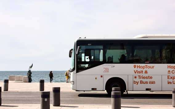 Tour en autobús con audioguía por Trieste y Miramare