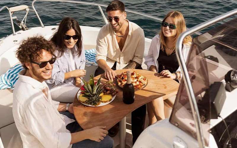 Polignano a Mare: hajótúra tengeri barlangokkal