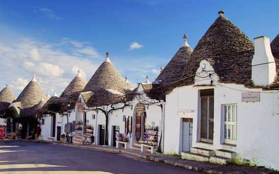 Minivan-Tour: Alberobello, Monopoli und Polignano ab Bari