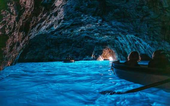 Desde Sorrento: Tour en barco por Capri con visita a la Gruta Azul