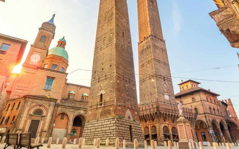 Bolognai kiscsoportos gyalogos túra: a Két toronytól a Piazza Maggioréig