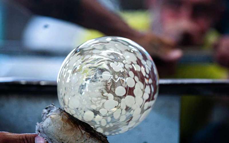 Venice: Murano and Burano Excursion with Glassblowing Demo